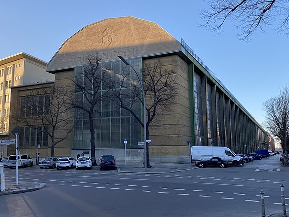 Behrens' AEG-Turbinenhalle in der Berliner Huttenstraße