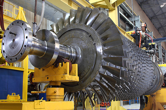 Turbine-Maintenance-2_62832091.jpg  